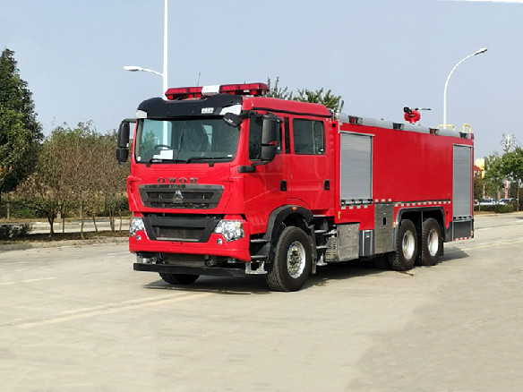 豪沃17吨水罐消防车